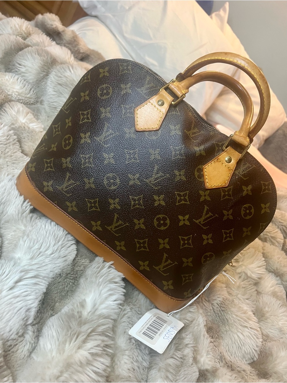 LOUIS VUITTON Monogram Canvas Alma PM Bag (Retail $1,340)